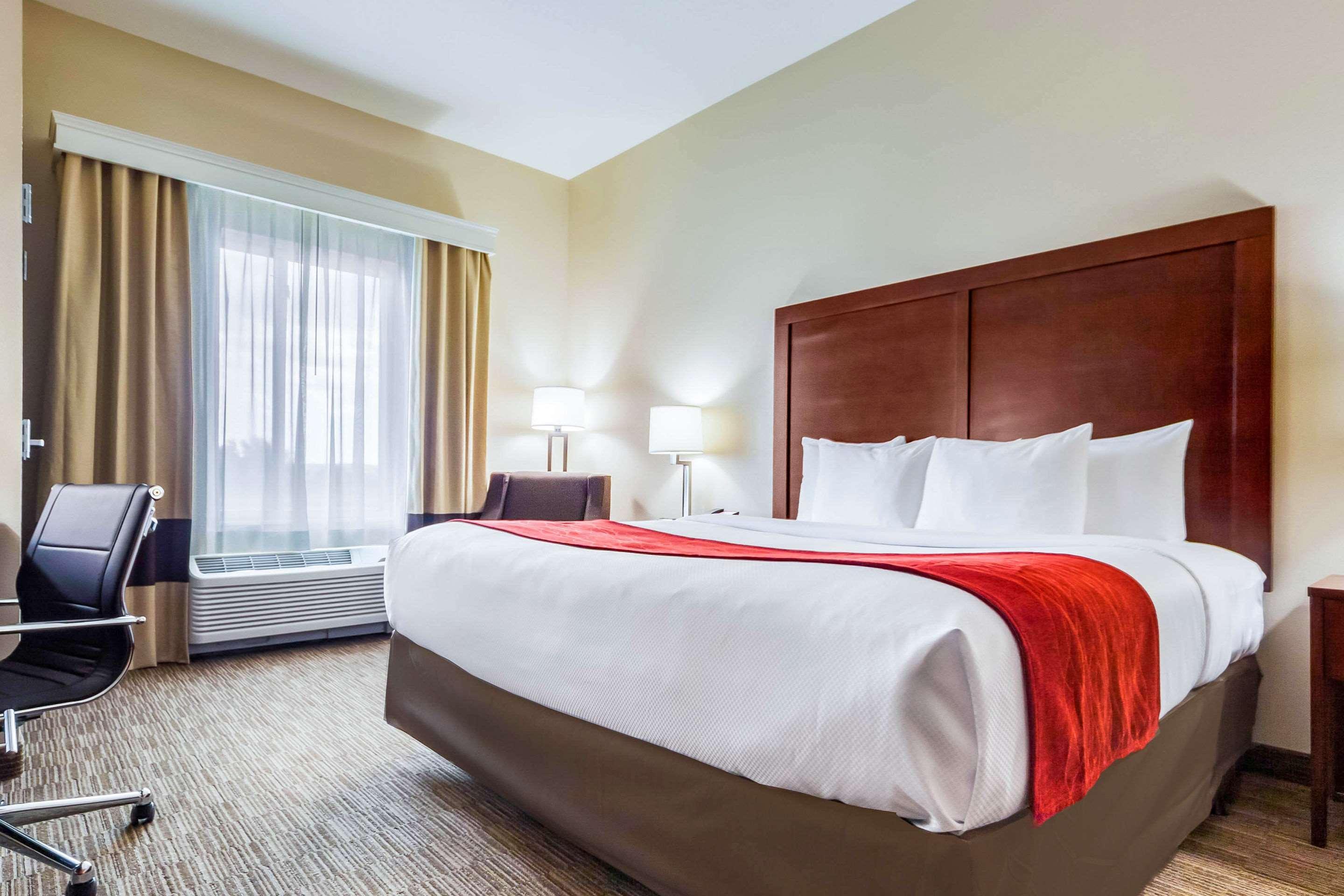 Comfort & I-80 Hotel 2*