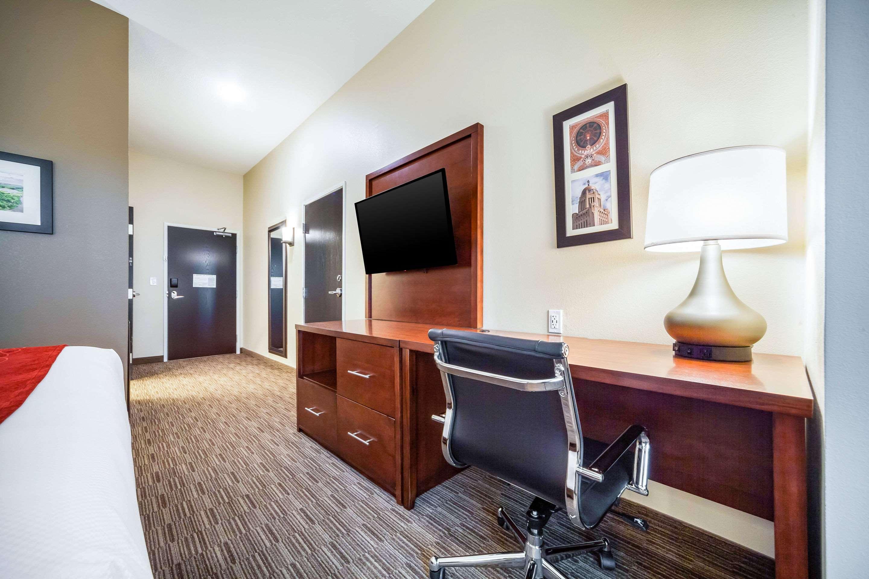 Comfort & I-80 Hotel 2*